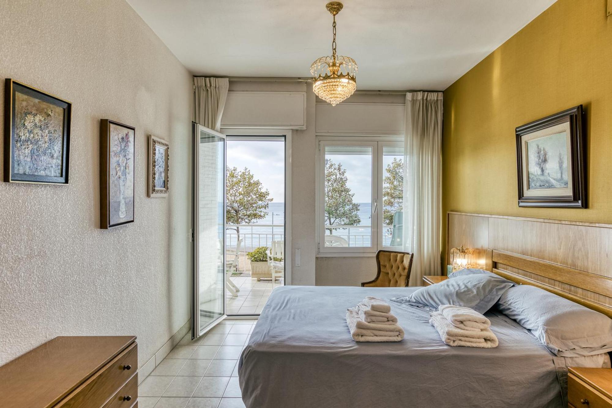 Carrer Del Mar Apartment Palamos Bagian luar foto