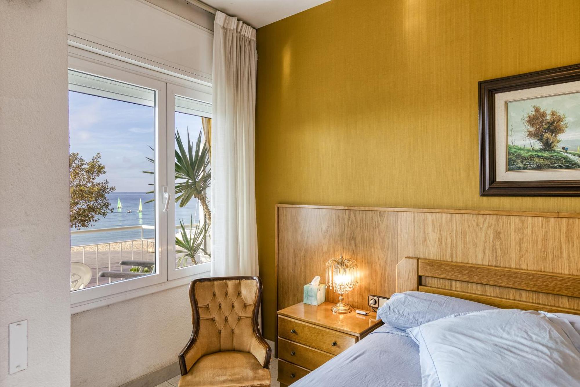Carrer Del Mar Apartment Palamos Bagian luar foto
