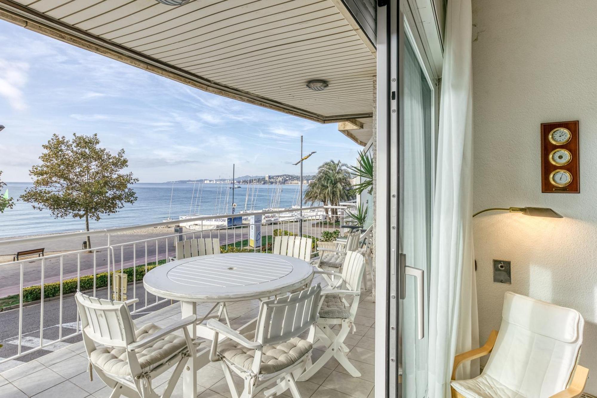 Carrer Del Mar Apartment Palamos Bagian luar foto
