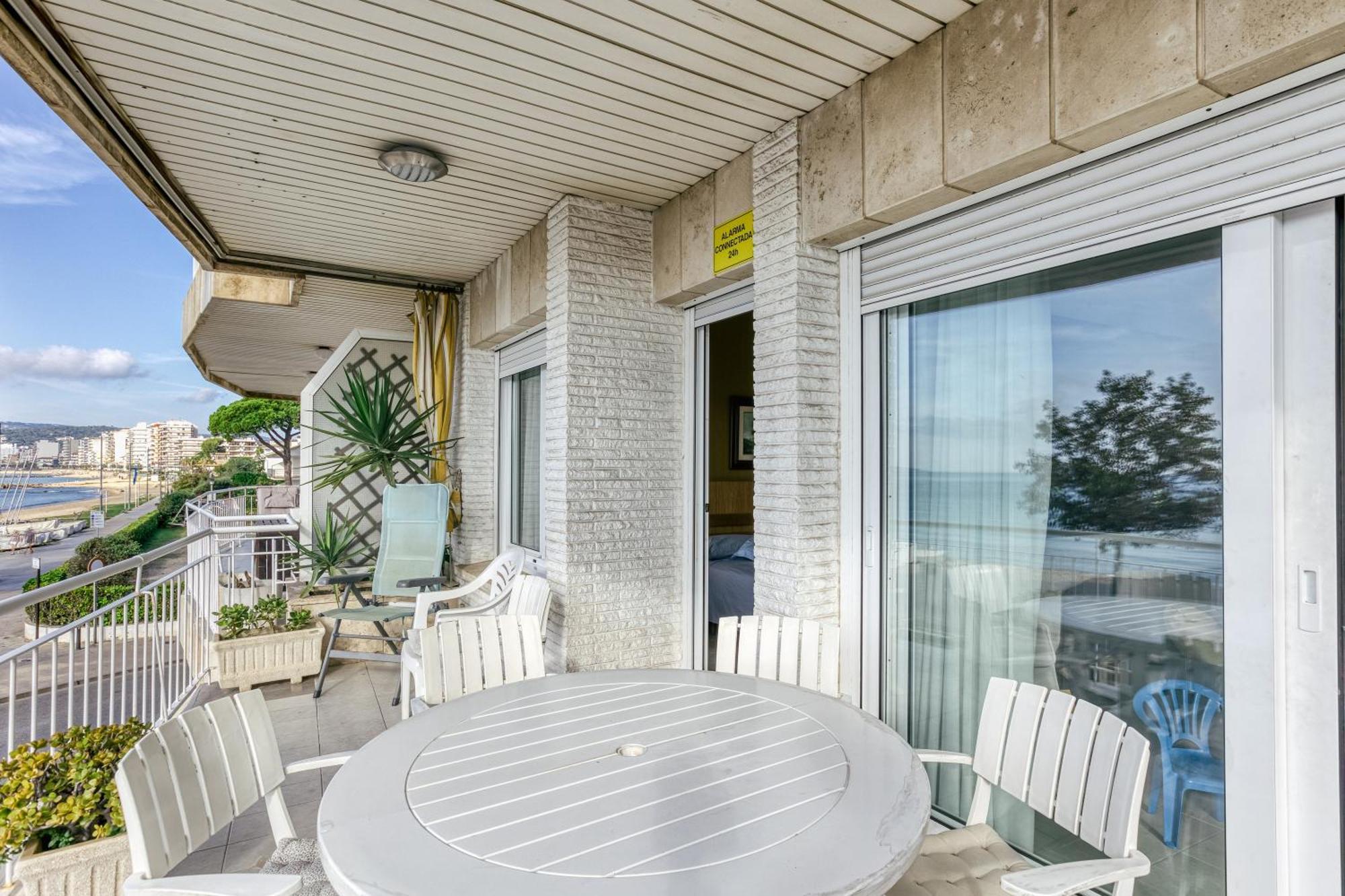 Carrer Del Mar Apartment Palamos Bagian luar foto
