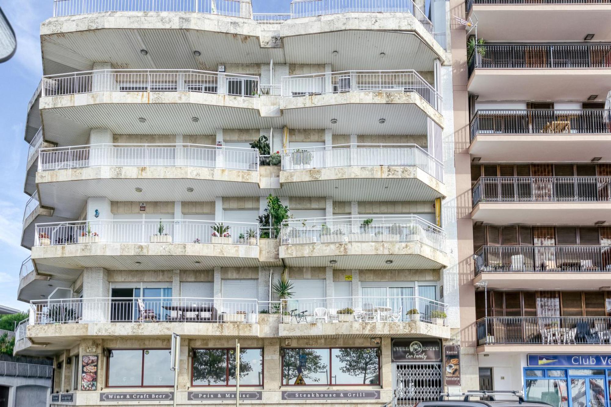 Carrer Del Mar Apartment Palamos Bagian luar foto